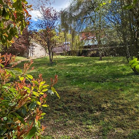לינה וארוחת בוקר Yzeron Un Jardin Secret מראה חיצוני תמונה