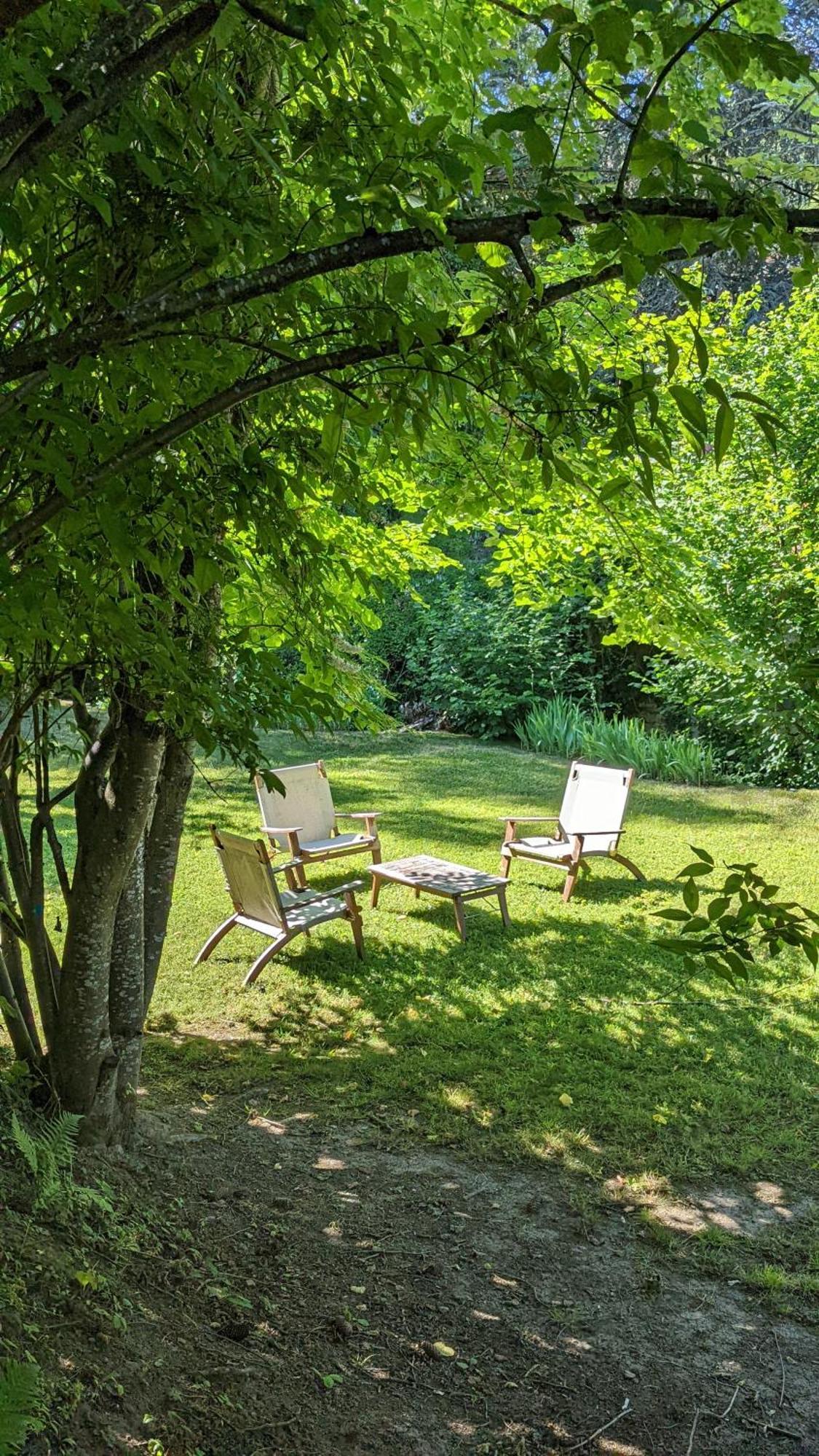 לינה וארוחת בוקר Yzeron Un Jardin Secret מראה חיצוני תמונה
