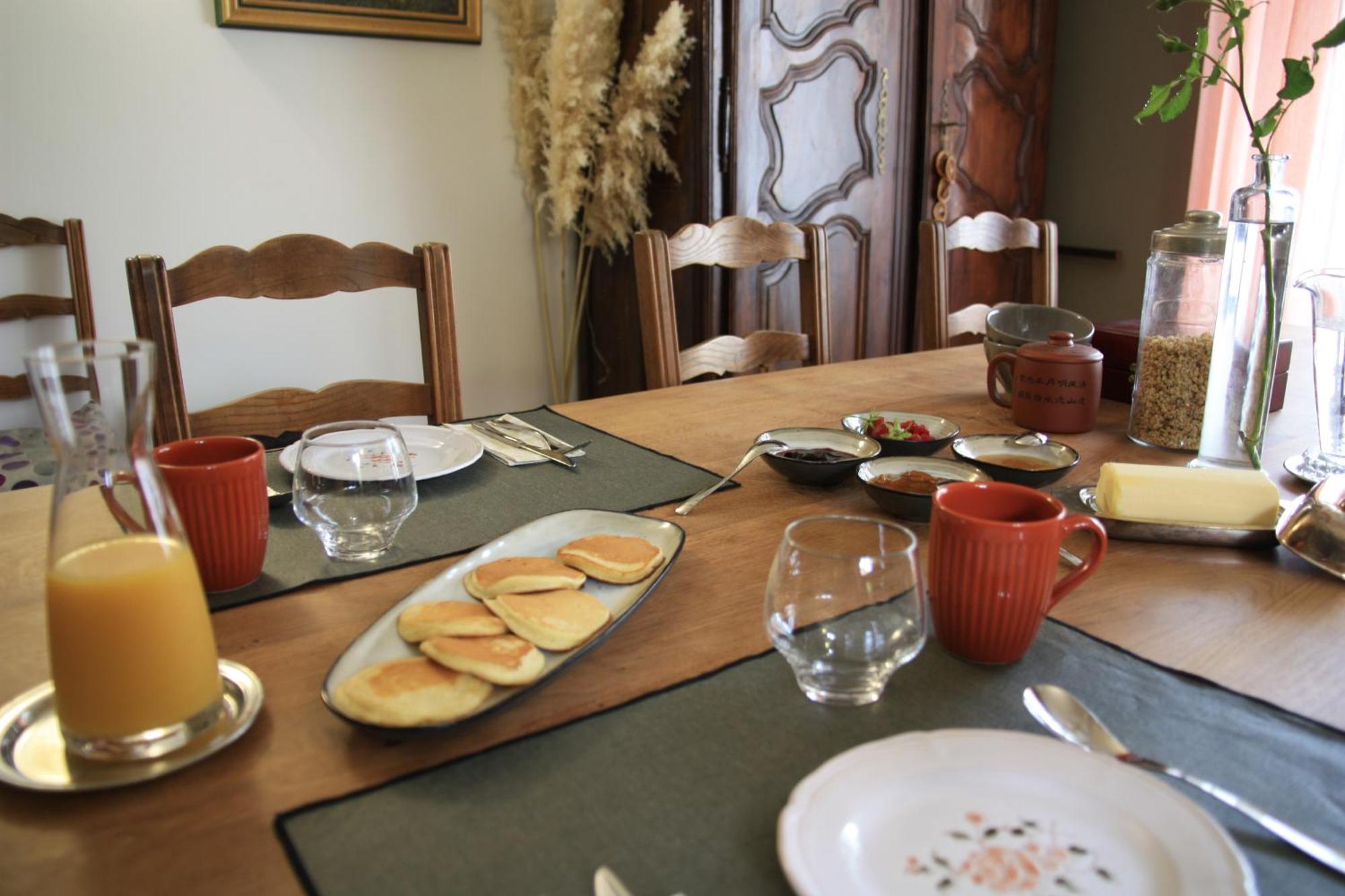 לינה וארוחת בוקר Yzeron Un Jardin Secret מראה חיצוני תמונה